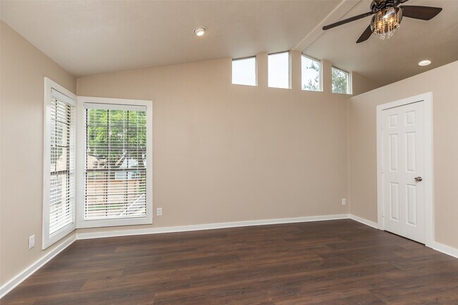 Building Photo - 1611 Oakdale St