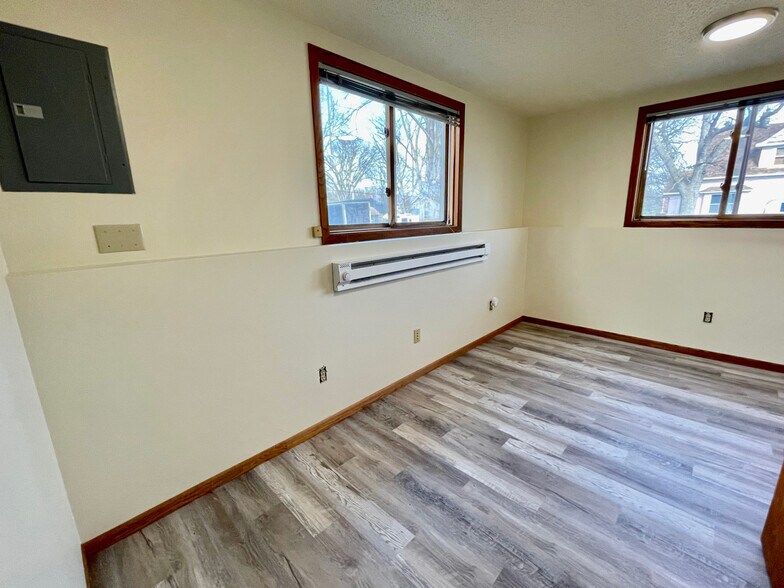 Building Photo - 902 W Lincoln Ave #2