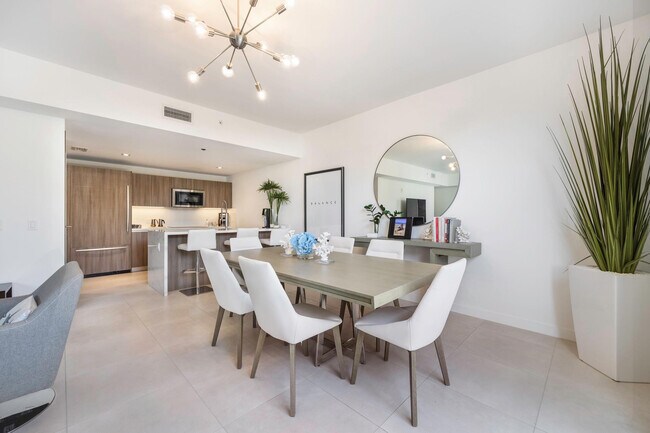 Building Photo - 401 N Birch Rd