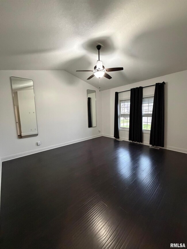 Building Photo - 2625 E 56th Ct