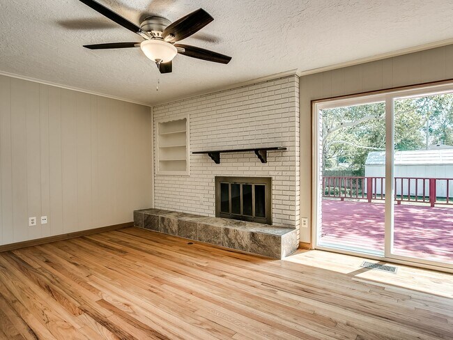 Building Photo - 908 Birch Dr