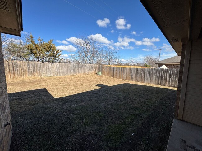 Building Photo - 601 W Little Dipper Dr