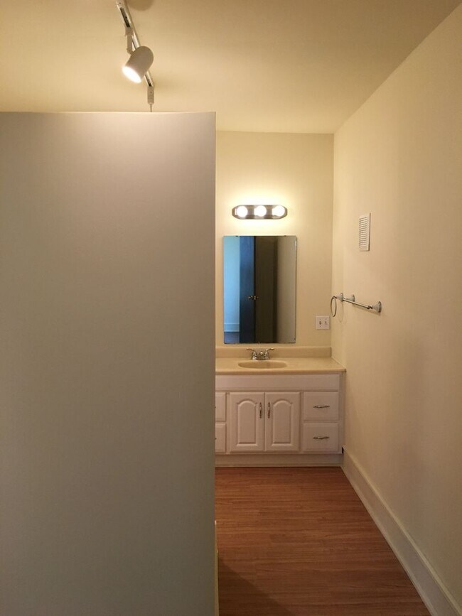 Building Photo - 645 Cullum St