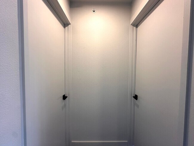 Building Photo - Modern Gated Community, Top Floor Unit with a large balcony, 2 Bedrooms 1.5 Baths Condo for Rent ...