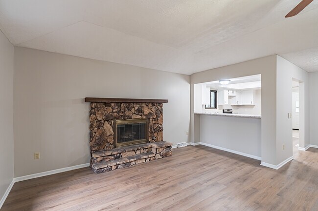 Building Photo - 13103 Lillian St