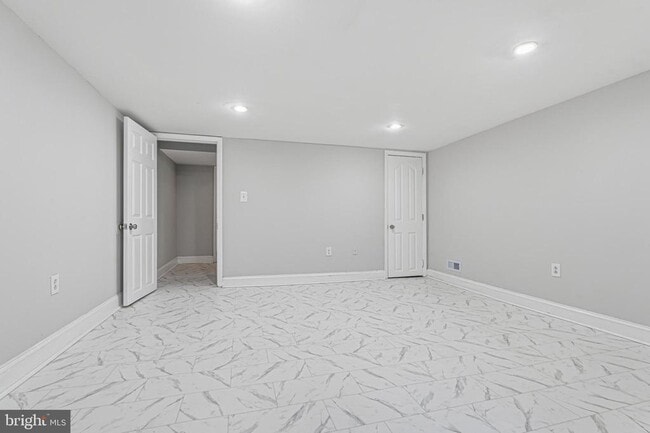 Building Photo - 3312 Parklawn Ave