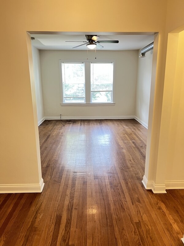 Building Photo - 653 E 90th Pl