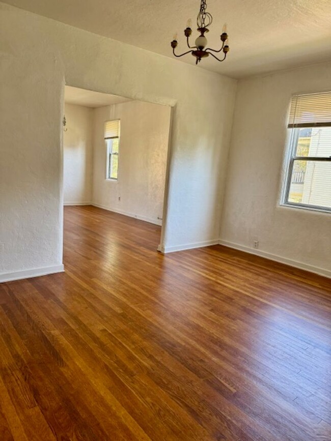 Building Photo - Charming 1 bed in Wyoming with Immediate A...