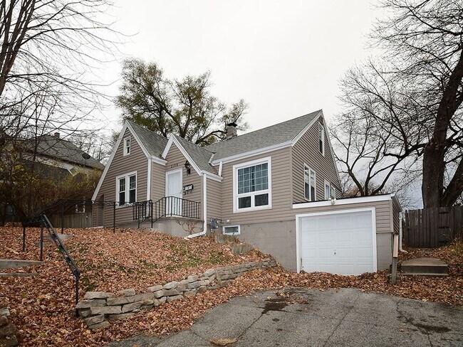 Building Photo - 2108 S 46th St