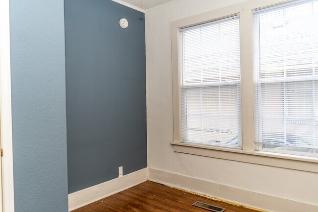 Building Photo - 1105 Hamilton Way