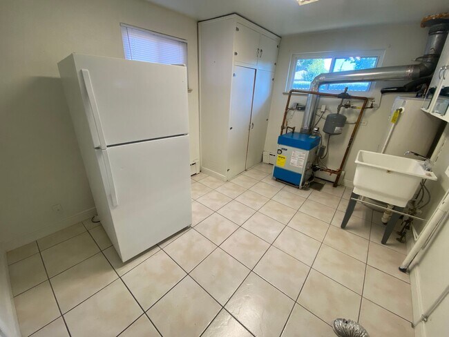 Building Photo - Prime Location, Great Lifestyle!