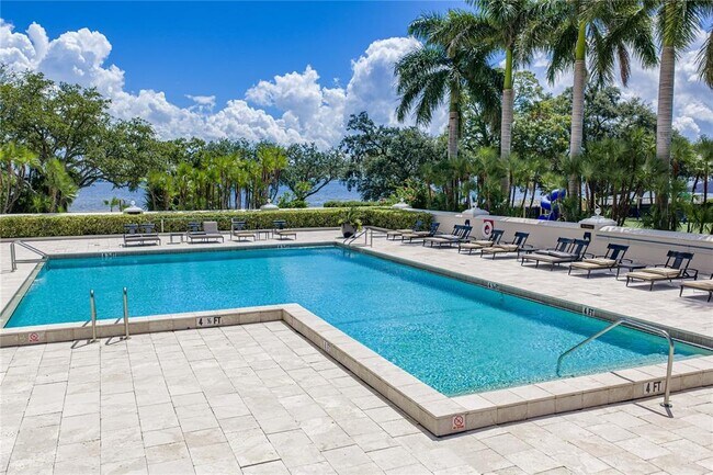 Building Photo - 3301 Bayshore Blvd