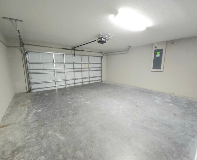 Building Photo - 106 Oak Cir