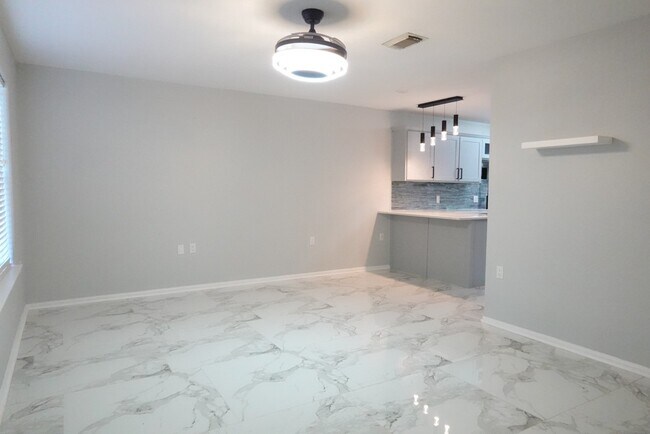 Building Photo - 2714 Vienna Pl