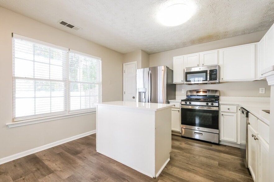 Building Photo - 134 Silver Fox Trail