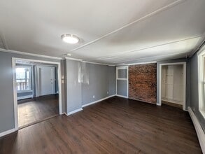 Building Photo - 13-15 Walnut Street Unit 3