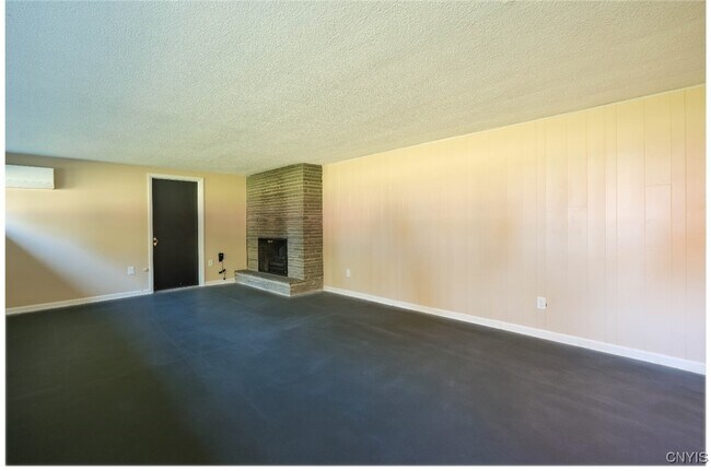 Building Photo - 8810 Seneca Ave