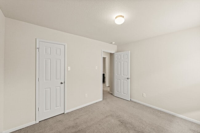 Building Photo - 16401 Olive Sparrow Dr