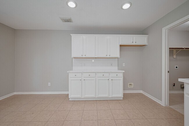 Building Photo - 9714 Angleside Ln