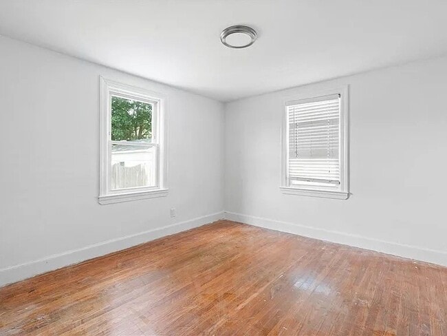 Building Photo - 85 Manistee St