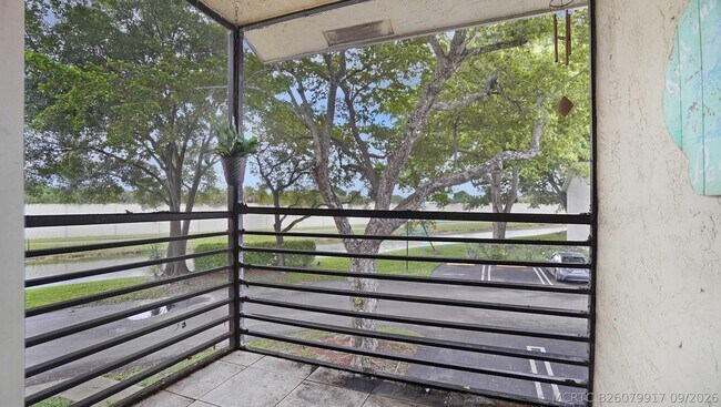 Building Photo - 505 Gardens Dr