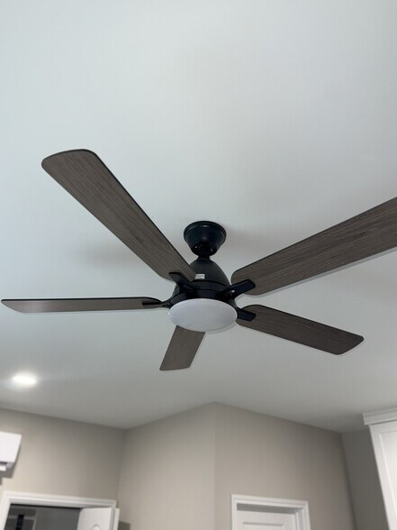 Ceiling Fan - 5712 Abbey Ct