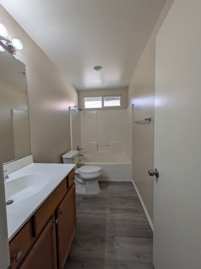 Building Photo - Beautiful 3 bedroom home