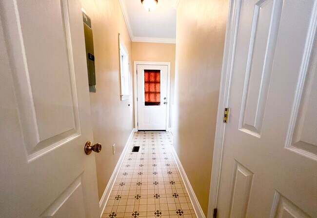 Building Photo - Pfafftown 3 Bedroom, 2 Bathroom Rare Gem i...