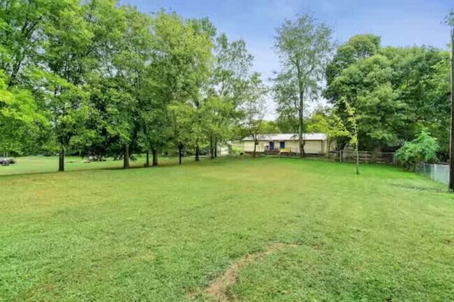 Building Photo - 206 E St