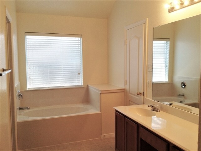 Building Photo - 231 Chesterfield Cir