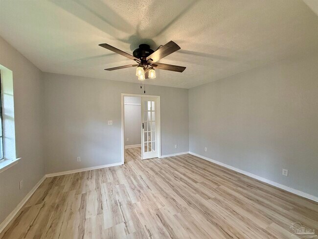 Building Photo - 9681 Pine Cone Dr