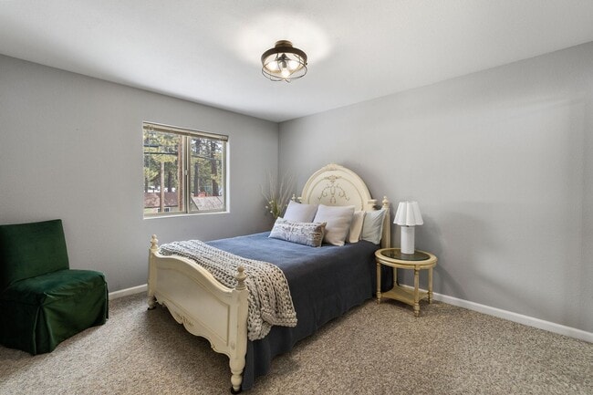 Building Photo - Beautiful Al Tahoe Home in South Lake Taho...
