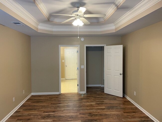 Building Photo - Town Home For Rent