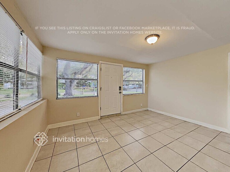 Building Photo - 2302 Carroll Grove Dr