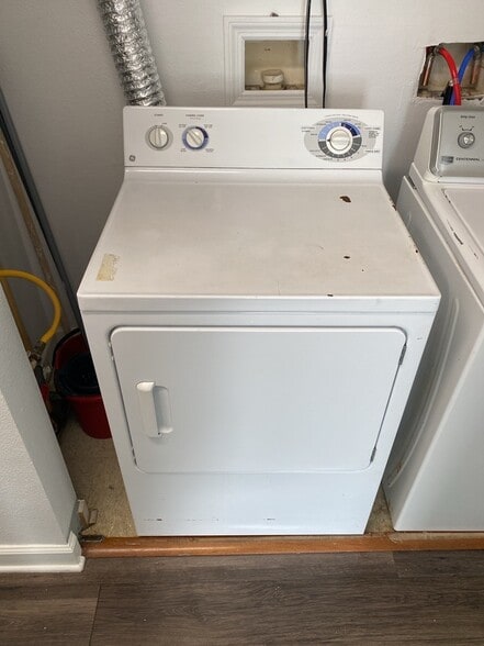 Building Photo - 2059 Dixie Belle Dr