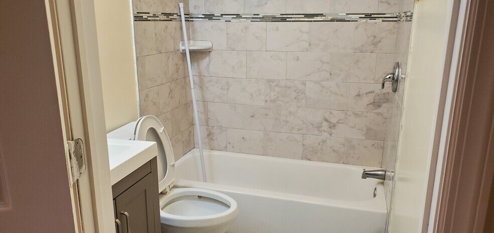 Building Photo - 32 Murray Ave