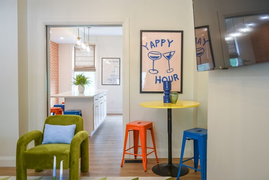 Building Photo - 1816 Rhine St