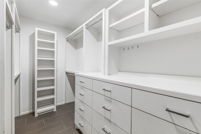 Building Photo - 12326 Old Oaks Dr