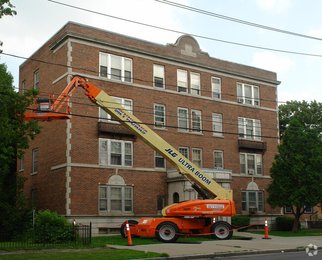 Building Photo - Roxy