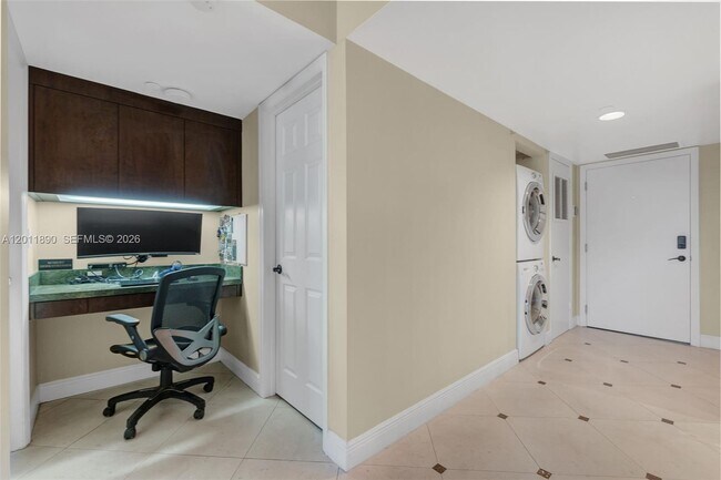 Building Photo - 2900 NE 14th Street Causeway