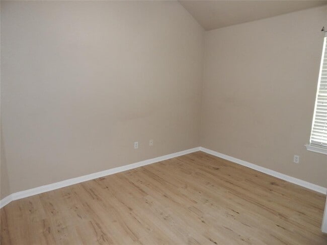 Building Photo - 601 Abbeyglen Castle Dr