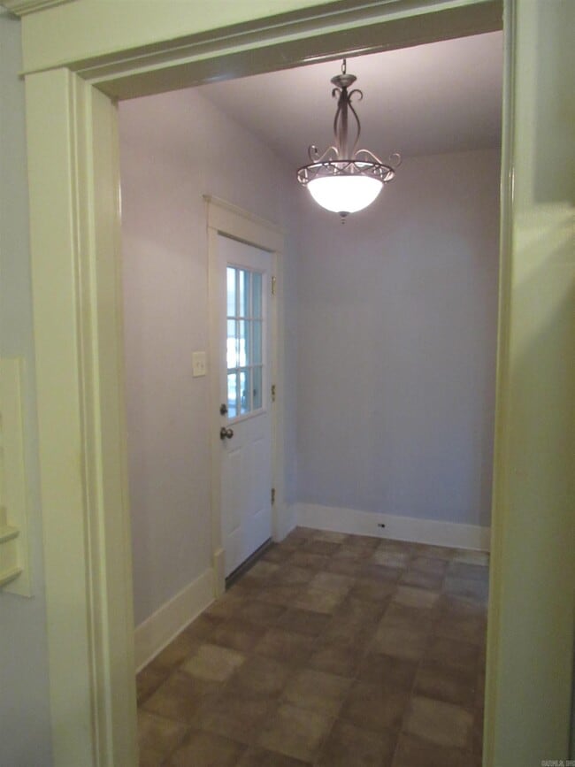 Building Photo - 405 E Main St