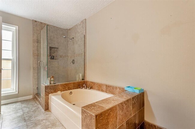 Building Photo - 20307 Hampshire Rocks Dr