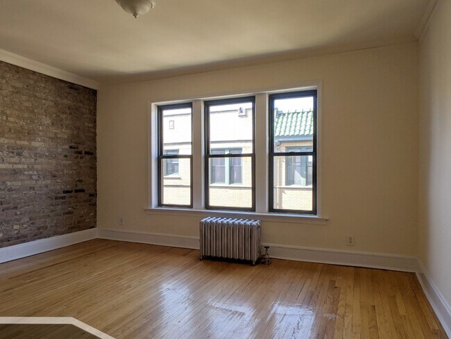 Building Photo - 2330 N Spaulding Ave