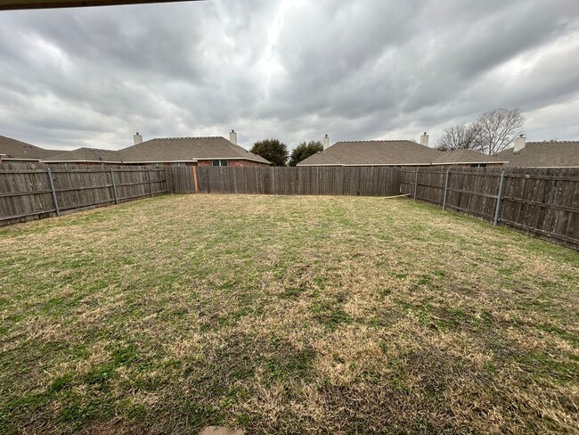 Building Photo - 3BR / 2BA Duplex in Hewitt, Texas | Midway...