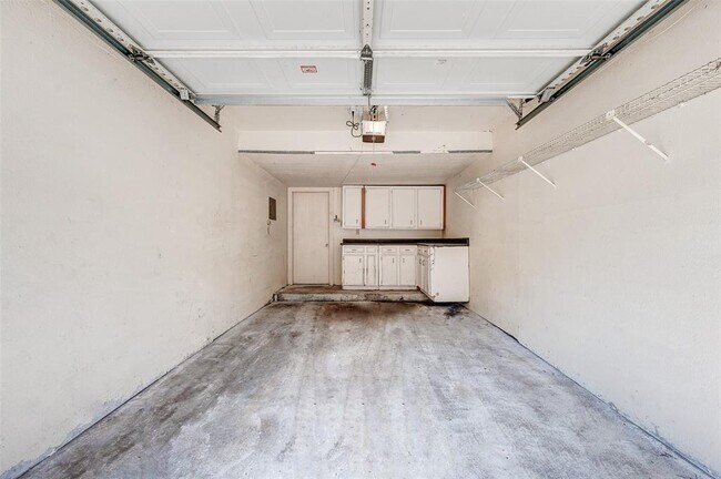 Building Photo - 16800 Sugar Pine Dr