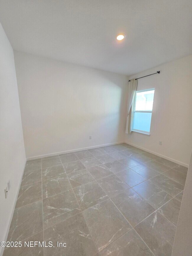 Building Photo - 3233 Crocus Ln