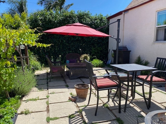 Back yard/patio - 1344 S Curson Ave