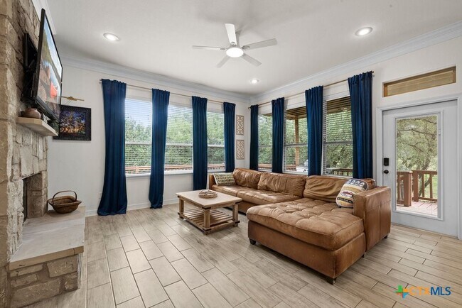 Building Photo - 2402 Twin Ridge Ct