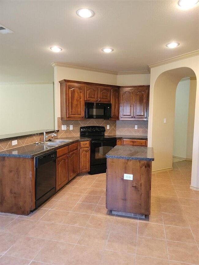 Building Photo - Stunning 4/3/2 in Weatherford coming soon
